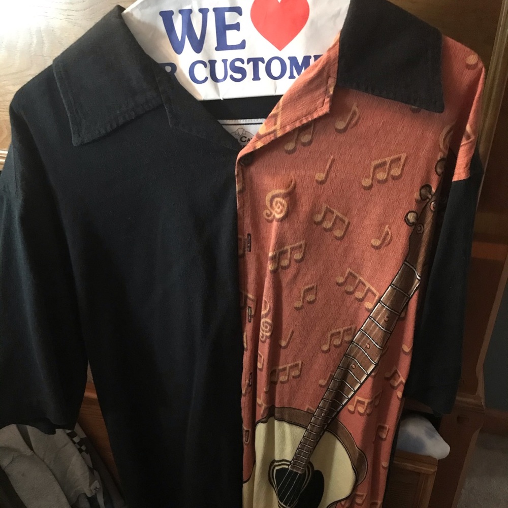 Shortsleeve Bottom Down with Guitar